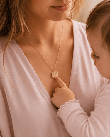 Collar Relicario Sun Gold - Atesorame