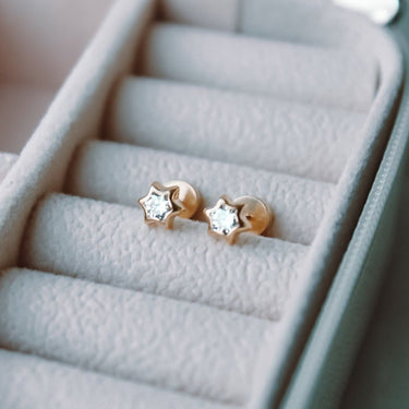 Abridores A Presion Oro 18k Estrella Hexagonal Zafiro de 4,5mm - Atesorame