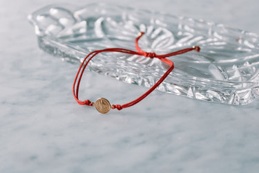 Pulsera San Benito Gold Roja - Atesorame