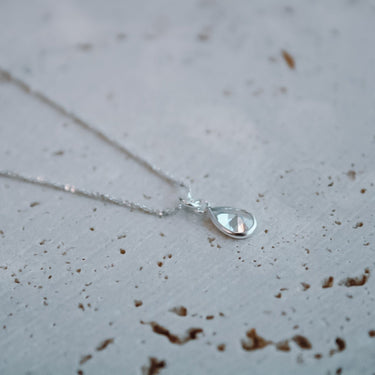 Collar Punto de Luz Gota - Atesorame