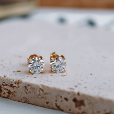 Aros Moissanita Dust Gold 1.0 quilate