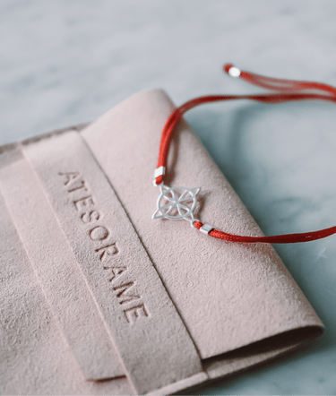 Pulsera Nudo De Bruja Hilo Rojo - Atesorame