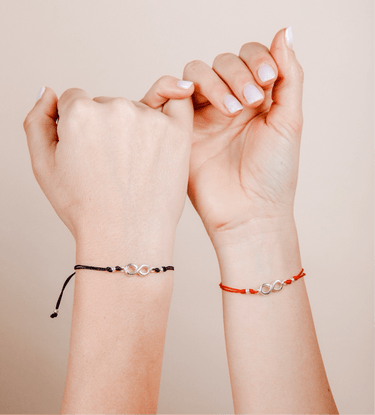 Pulsera Hilo Seda Infinite Negra - Atesorame
