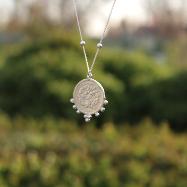 Collar Amuleto Flor de Loto Plata