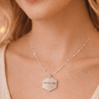 Collar mujer medalla hexagonal