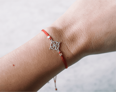 Pulsera Nudo De Bruja Hilo Rojo - Atesorame