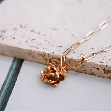 Collar Flor de Loto tridimensional Gold