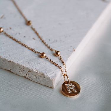 Collar Medalla Inicial Cadena Dots