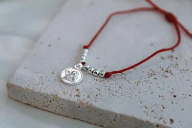 Pulsera Angel De La Guarda Hilo Rojo Petite - Atesorame