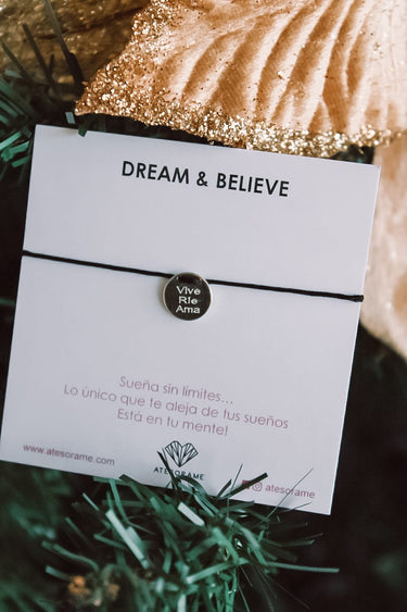 Pulsera Hilo Mini VIVE RÍE AMA - Atesorame